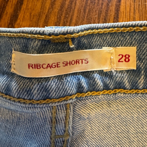 Levi’s Ribcage High Waist Distressed Denim Women’s Shorts - Picture 3 of 7
